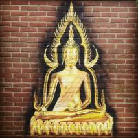 Boeddha op een buitenmuur